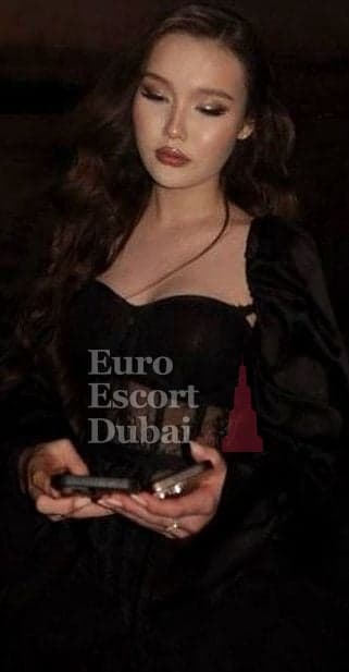 Munisa, 18, escort in Dubai — 167 cm, brown hair (photo 12 of 13)