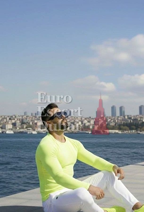 Felix, 28, escort in Dubai — brown hair, 180 cm (photo 5 of 6)