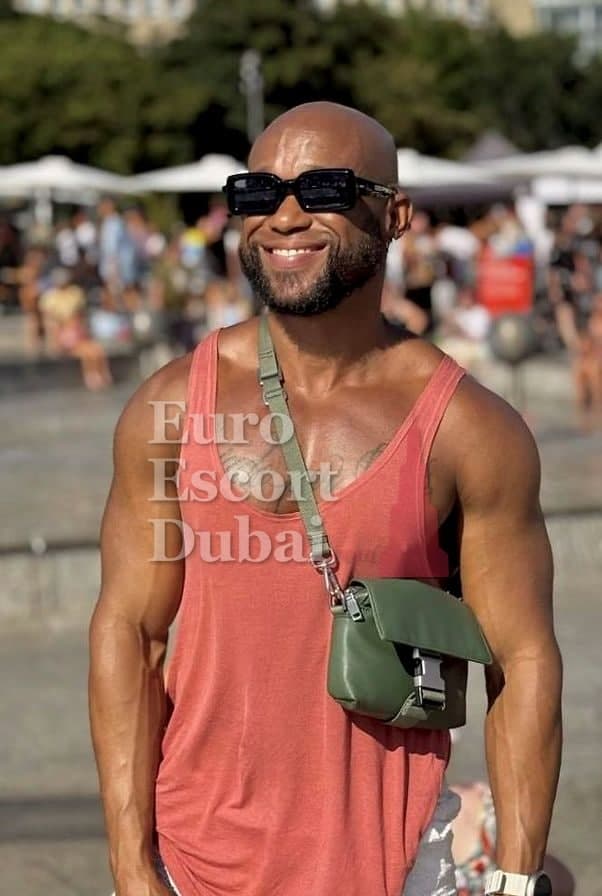 Stefan, 39, escort in Dubai — 170 cm, black hair (photo 10 of 10)