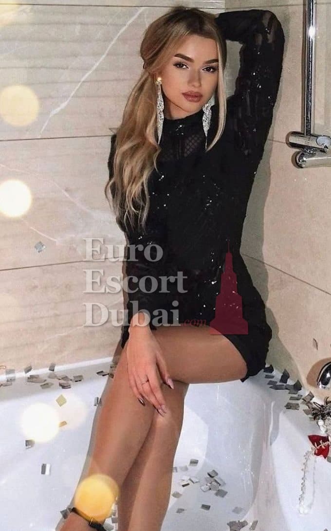 Elizaveta, 25, escort in Dubai — 169 cm, blonde hair (photo 9 of 10)