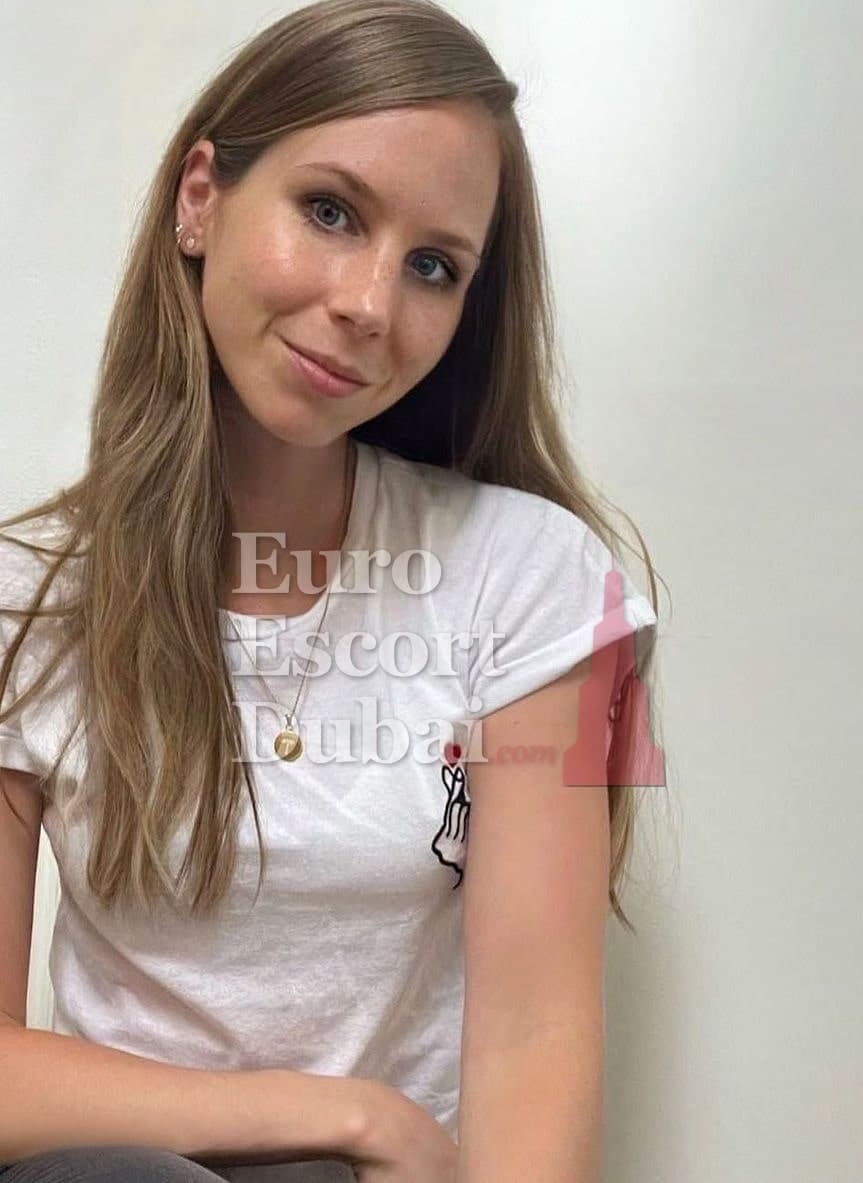 Imogen, 20, escort in Dubai — 168 cm, blonde hair (photo 4 of 6)