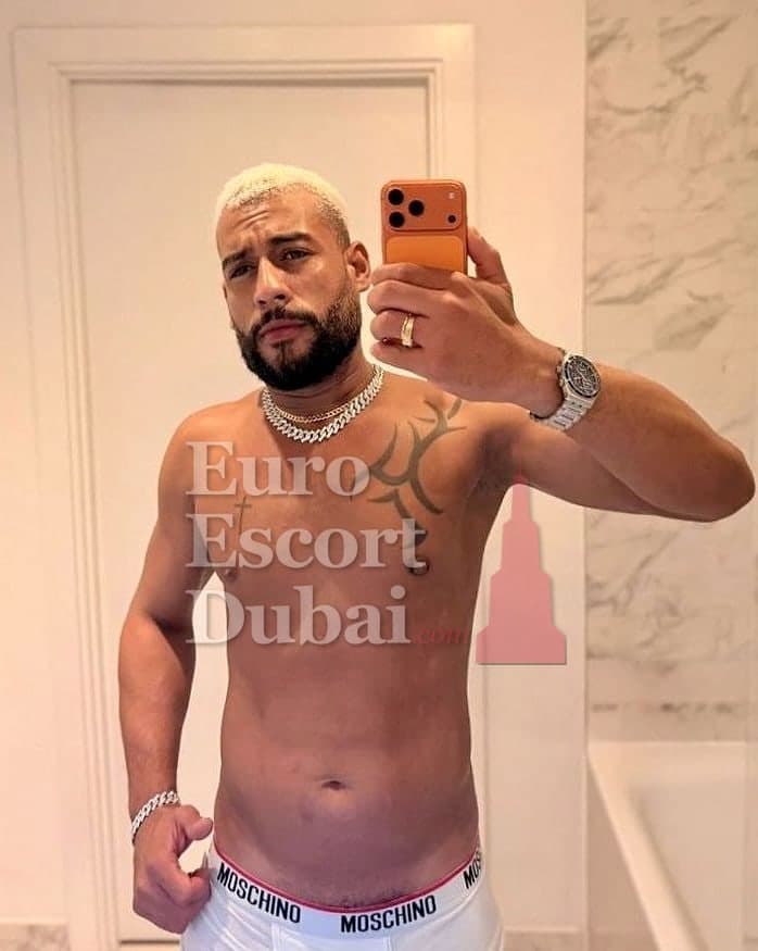 Miguel, 28, escort in Abu Dhabi — 180 cm, blonde hair (photo 10 of 10)