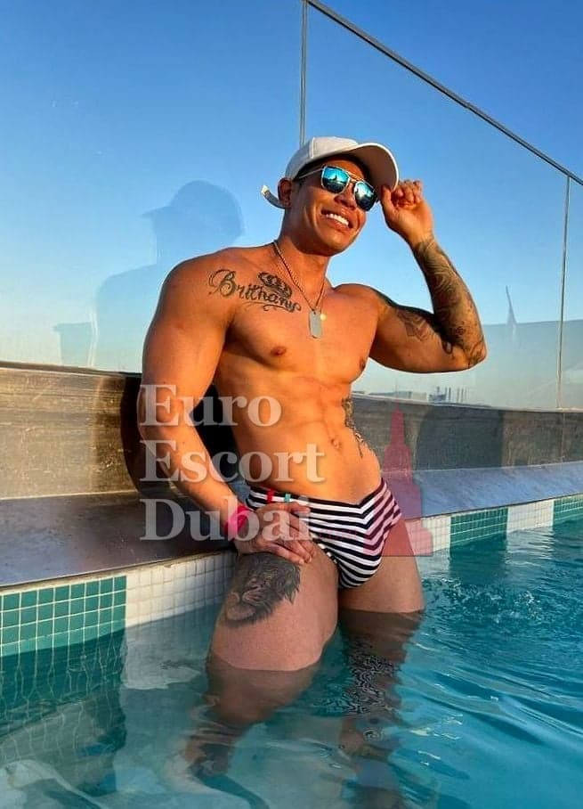 Javier, 26, escort in Abu Dhabi — 178 cm, black hair (photo 6 of 13)