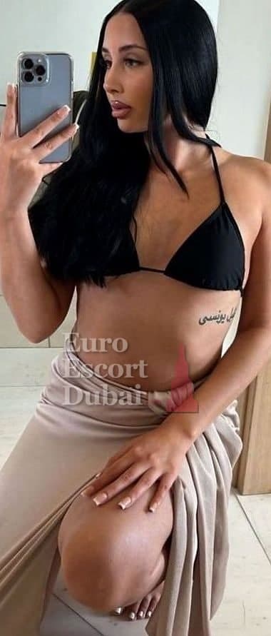 Josie, 24, escort in Abu Dhabi — German, 164 cm (photo 2 of 5)