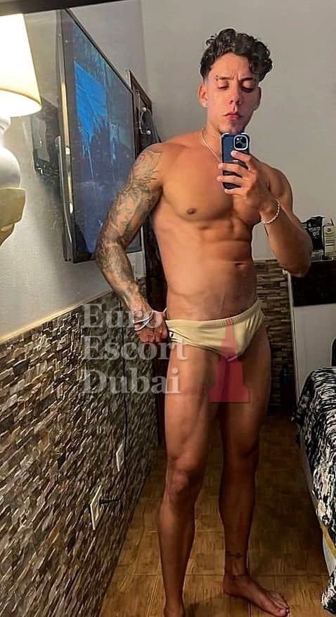 Santiago, 27, escort in Dubai — black hair, 183 cm (photo 1 of 11)