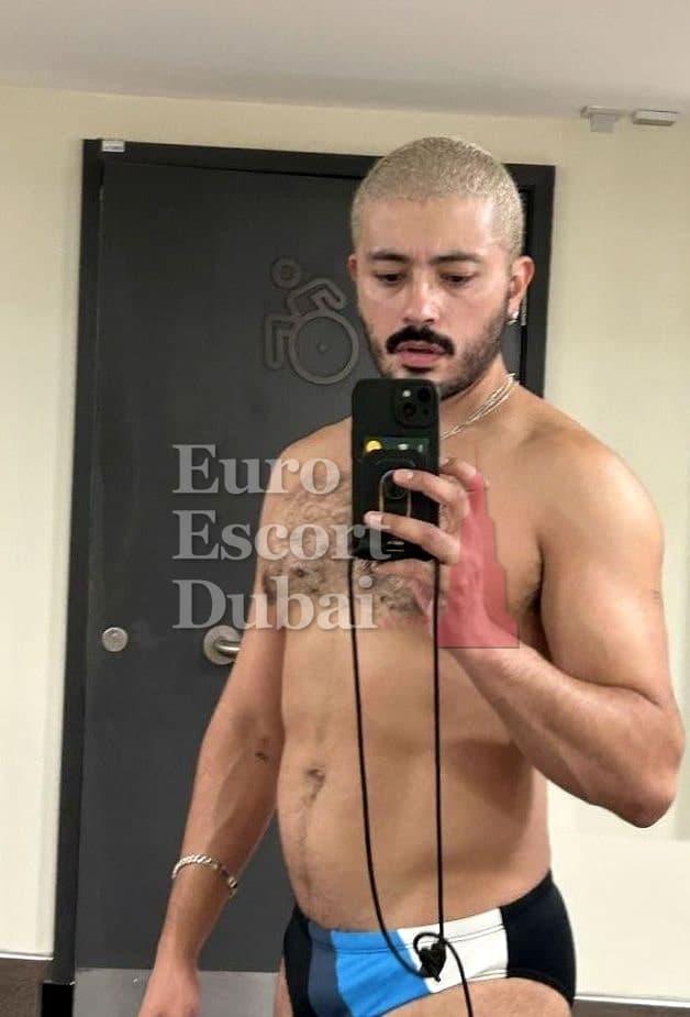 Reza, 38, escort in Dubai — black hair, 175 cm (photo 1 of 11)