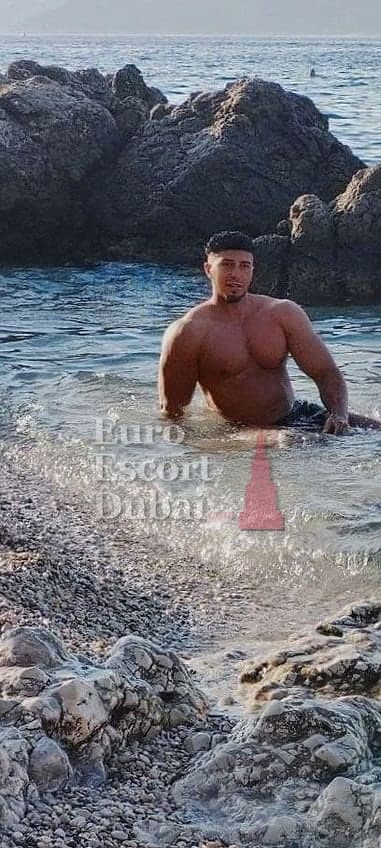 Mustafa, 28, escort in Dubai — black hair, 185 cm (photo 7 of 13)