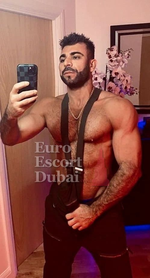 Thiago, 36, escort in Sharjah — 180 cm, black hair (photo 2 of 13)