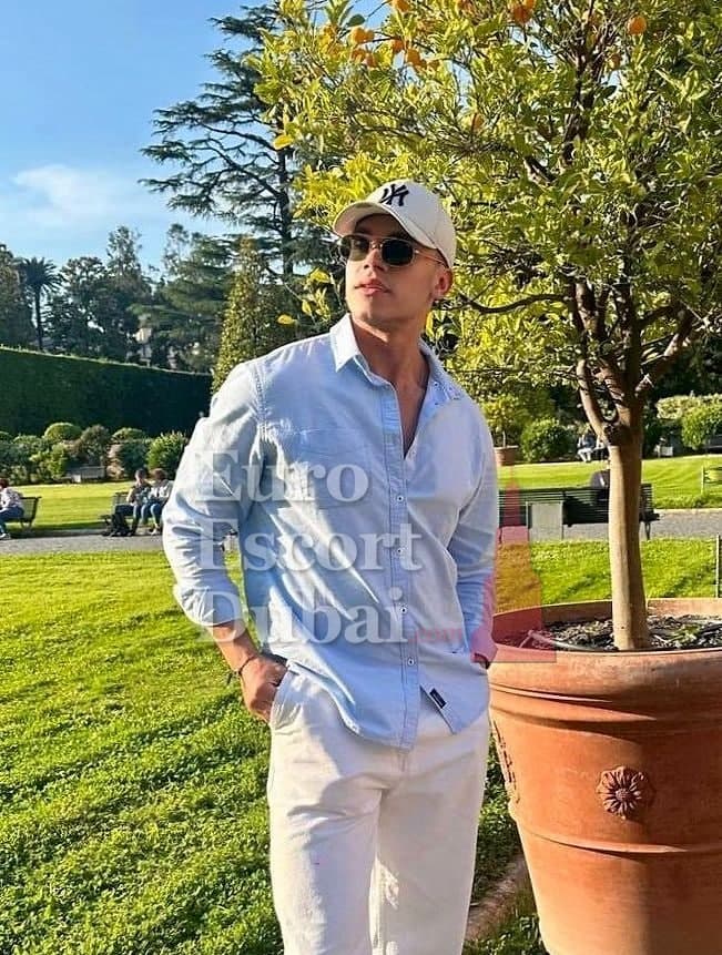 Fares, 27, escort in Dubai — 183 cm, black hair (photo 8 of 13)
