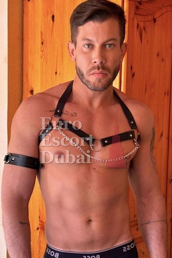 Chase, 29, escort in Dubai — 180 cm, brown hair (photo 6 of 13)
