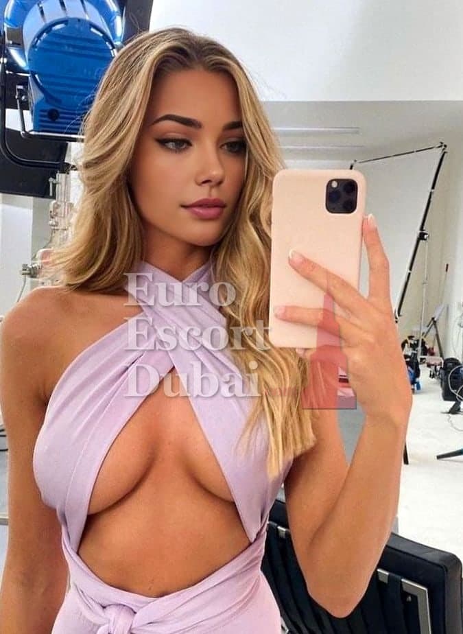Lily, 25, escort in Dubai — 170 cm, blonde hair (photo 4 of 10)