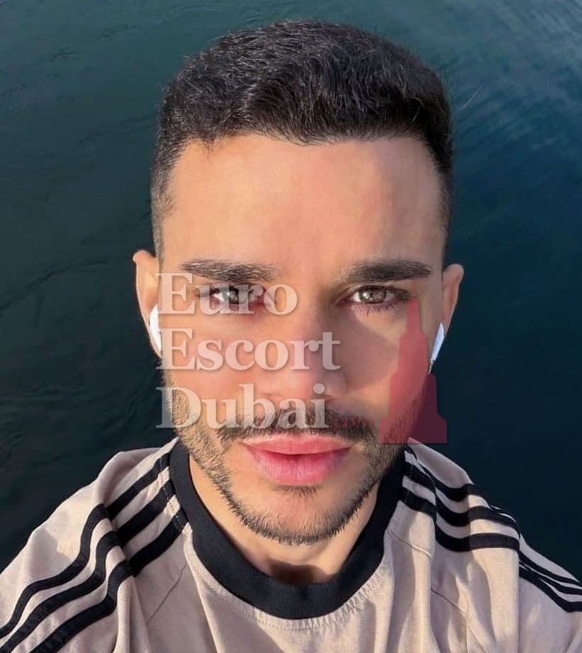 Marco, 29, escort in Dubai — 178 cm, black hair (photo 6 of 10)