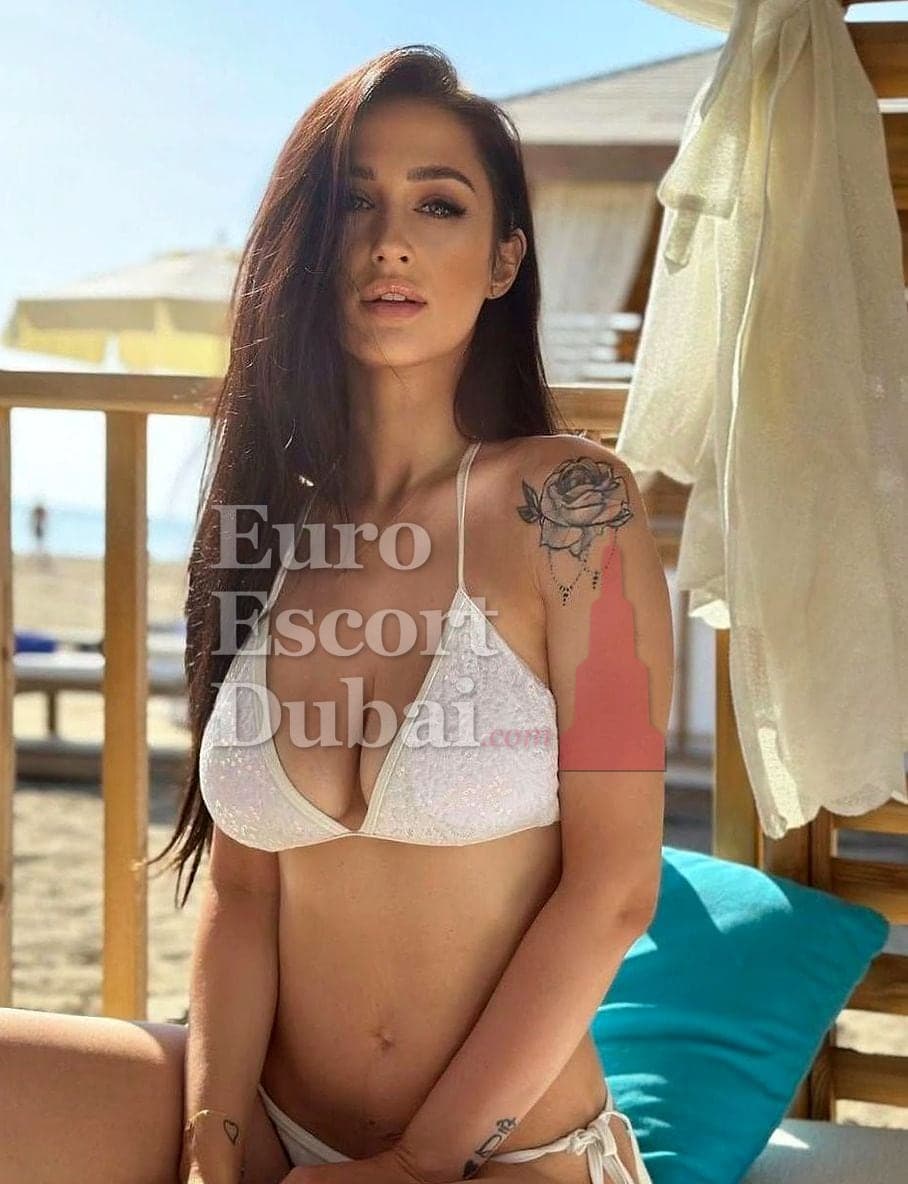 Damla, 23, escort in Abu Dhabi — Turkish, 168 cm (photo 2 of 6)