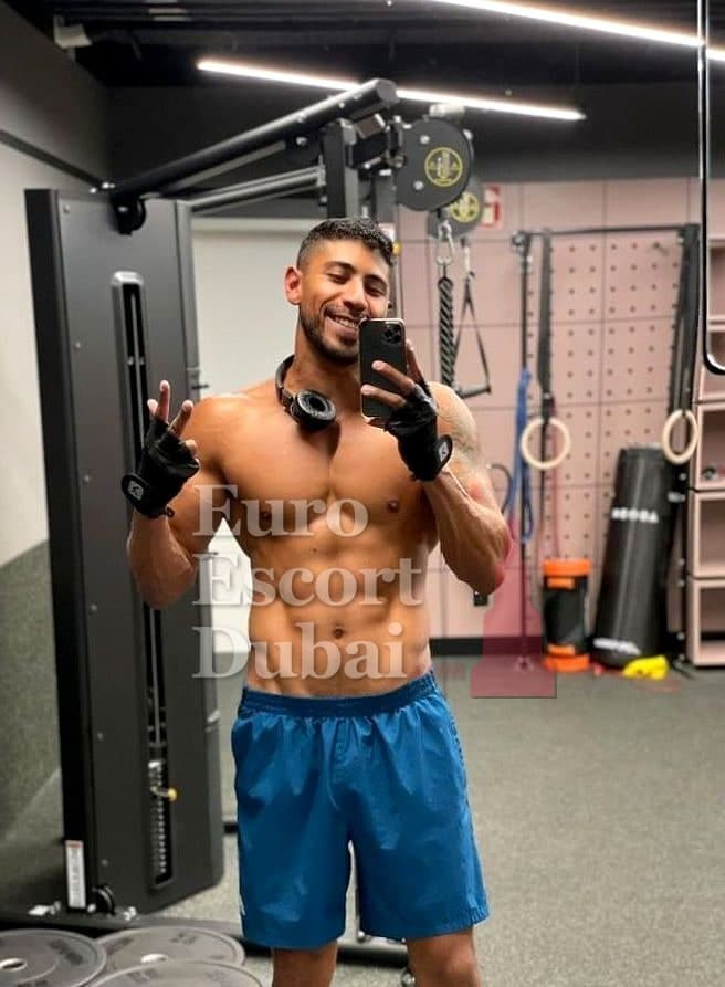 Elijah, 28, escort in Dubai — black hair, 185 cm (photo 13 of 13)