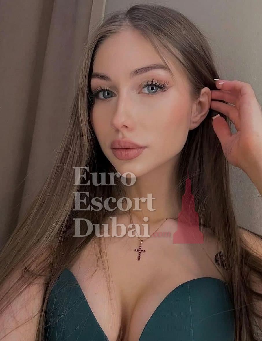Melike, 20, escort in Dubai — Turkish, 168 cm (photo 5 of 6)
