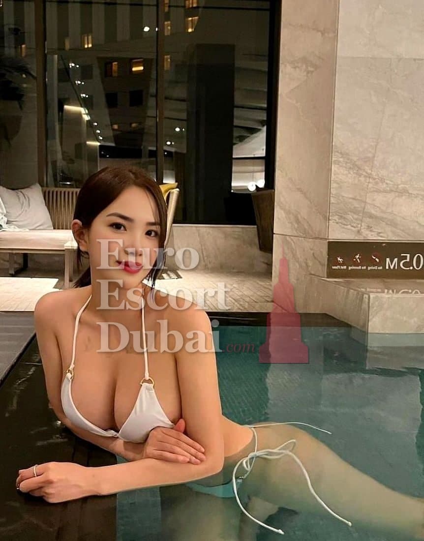 Hua, 23, escort in Dubai — black hair, 165 cm (photo 3 of 5)
