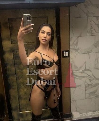 Bianca, 25, escort in Dubai — Brazilian, 167 cm (photo 2 of 10)