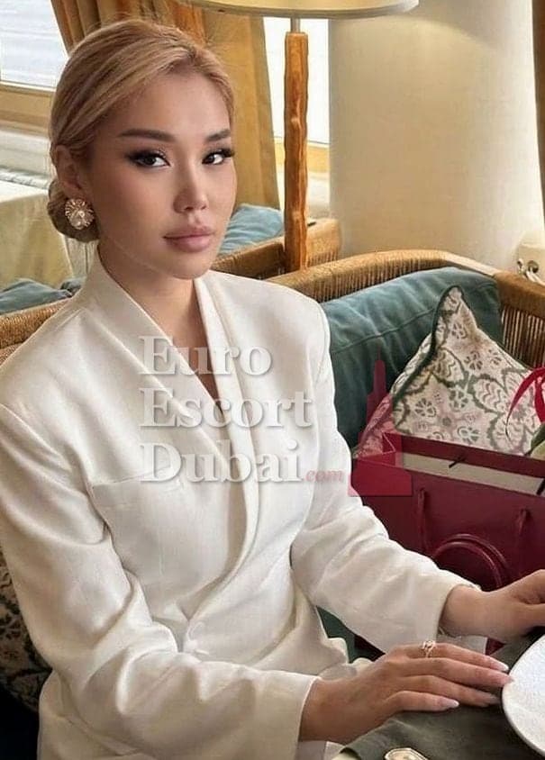 Alua, 26, escort in Dubai — blonde hair, Kazakh (photo 7 of 13)