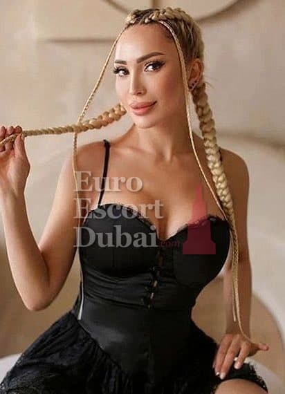 Genevieve, 25, escort in Abu Dhabi — blonde hair, German (photo 1 of 5)