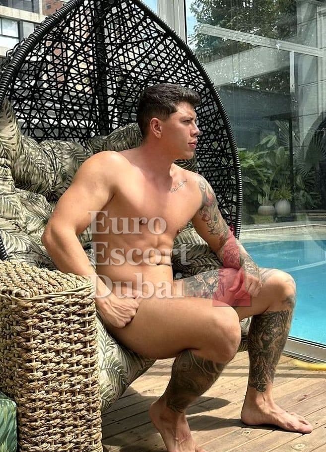 Oliver, 27, escort in Dubai — black hair, 175 cm (photo 1 of 4)