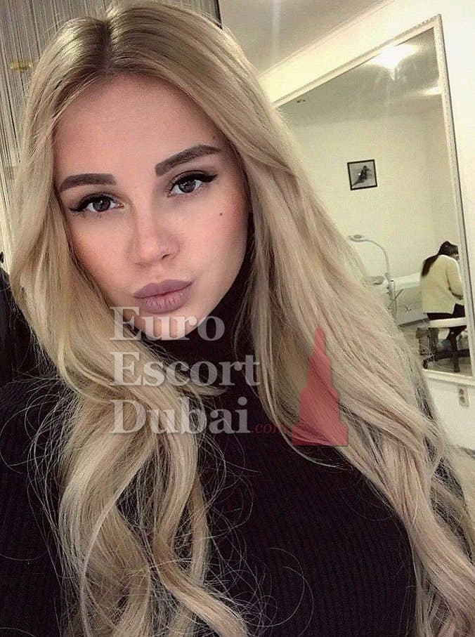 Rosemary, 22, escort in Dubai — 167 cm, blonde hair (photo 2 of 6)