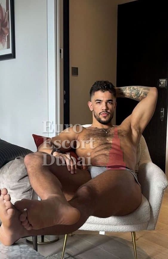 Connor, 25, escort in Dubai — blonde hair, 185 cm (photo 1 of 7)