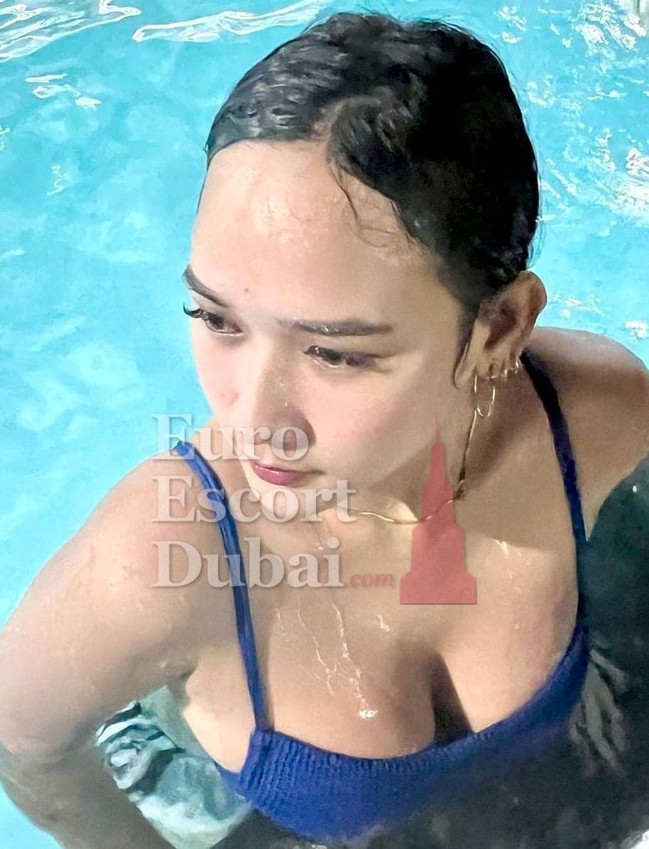Khanh, 24, escort in Dubai — black hair, Indonesian (photo 7 of 10)