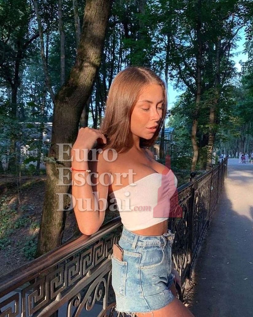 Francesca Chanel, 33, escort in Dubai — brown hair, 169 cm (photo 5 of 5)
