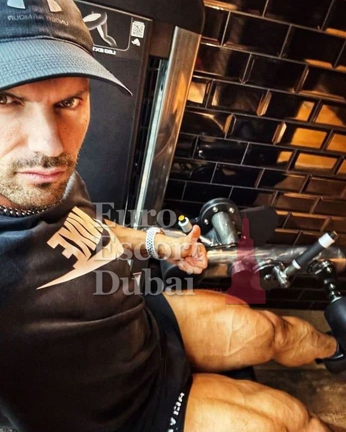 Zane, 38, escort in Dubai — black hair, 178 cm (photo 7 of 11)