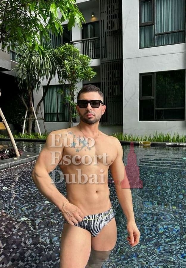 Damian, 30, escort in Dubai — black hair, 175 cm (photo 7 of 13)