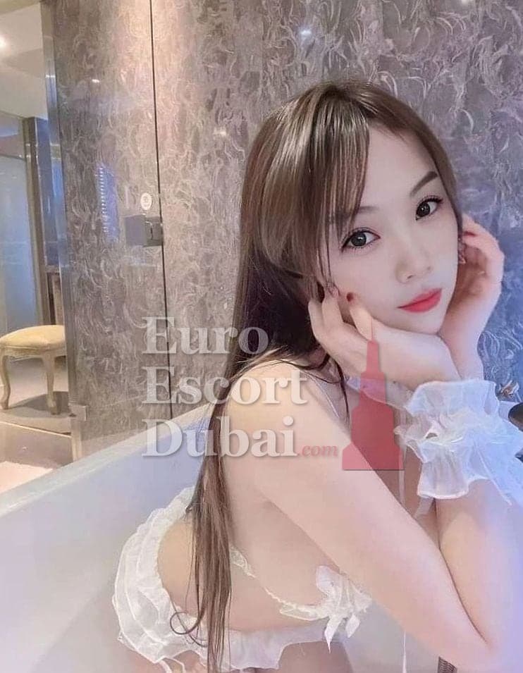 Hoa, 25, escort in Dubai — 168 cm, black hair (photo 4 of 4)