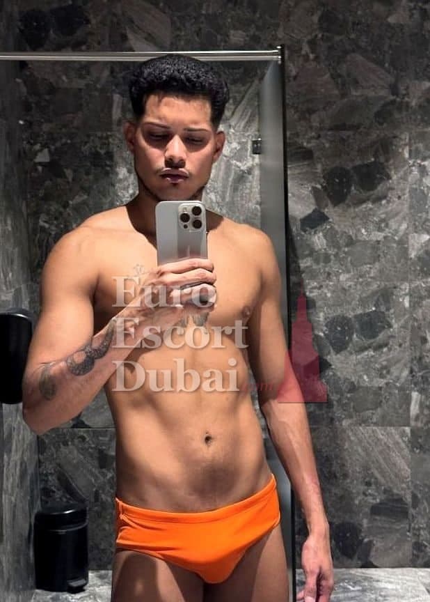 Denis, 24, escort in Dubai — 180 cm, black hair (photo 4 of 8)