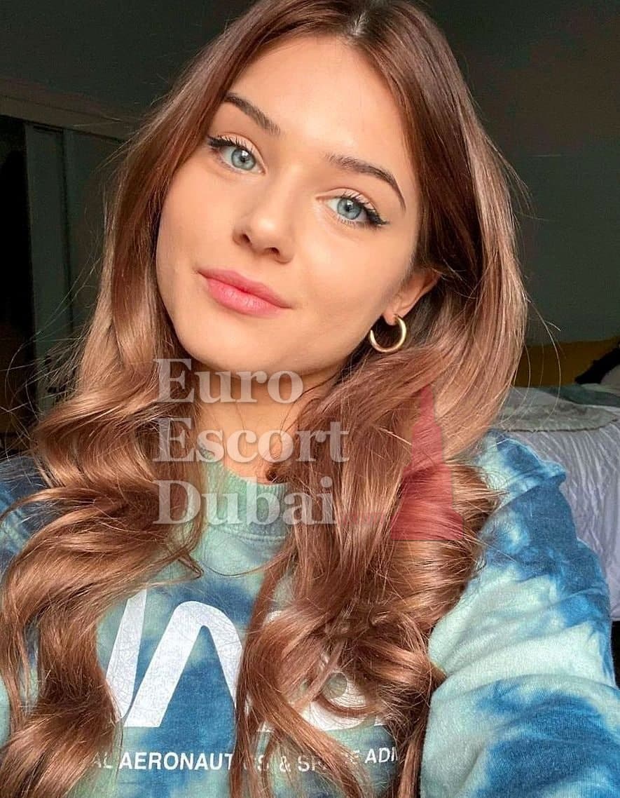 Emma, 20, escort in Dubai — 168 cm, brown hair (photo 6 of 6)