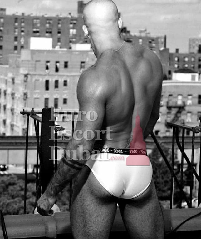Tom, 28, escort in Dubai — blonde hair, 180 cm (photo 11 of 13)