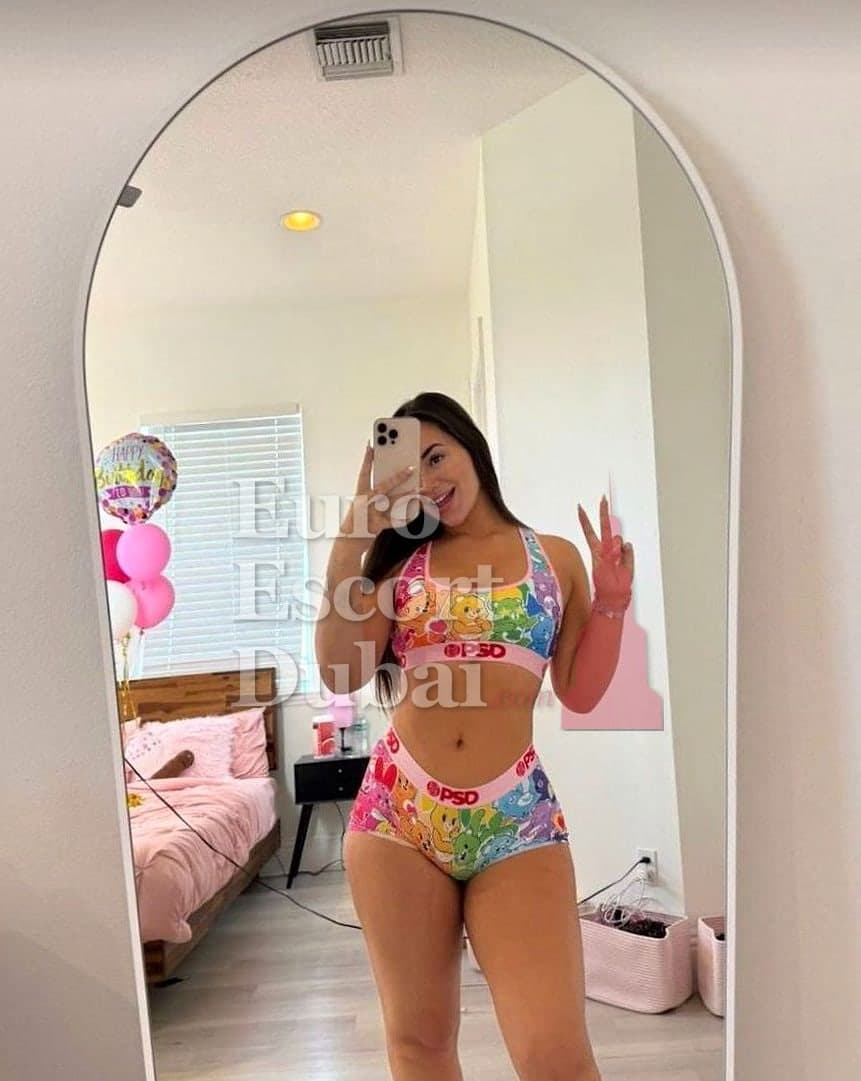 Ebba, 31, escort in Abu Dhabi — 170 cm, brown hair (photo 10 of 10)