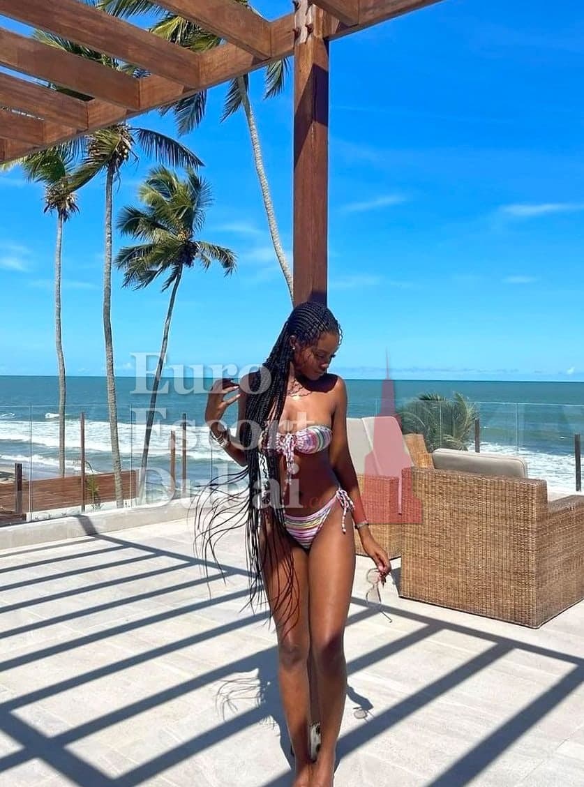 Monifa, 30, escort in Dubai — black hair, 171 cm (photo 5 of 5)