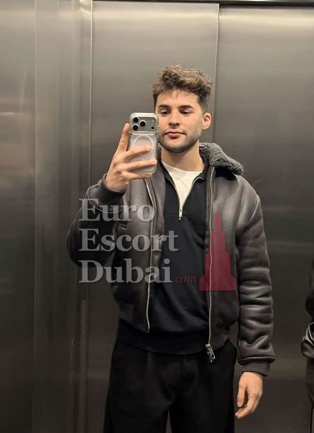 Andrew, 24, escort in Dubai — brown hair, 173 cm (photo 11 of 11)