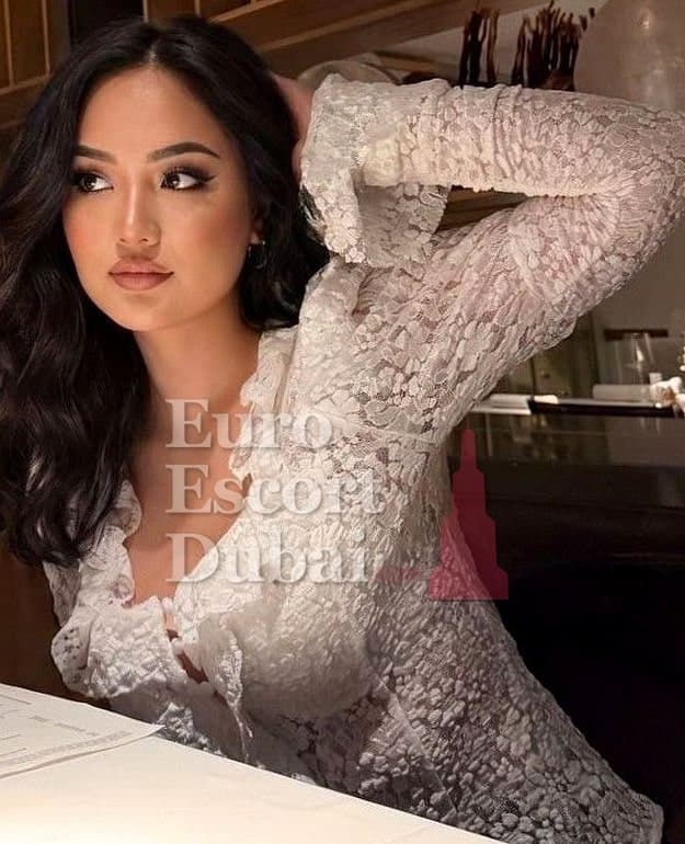 Umida, 26, escort in Dubai — Kazakh, 160 cm (photo 11 of 13)