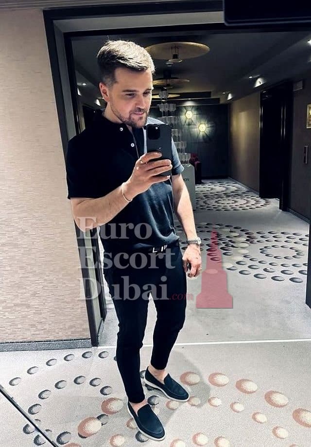 Jordan, 29, escort in Abu Dhabi — 180 cm, black hair (photo 6 of 13)