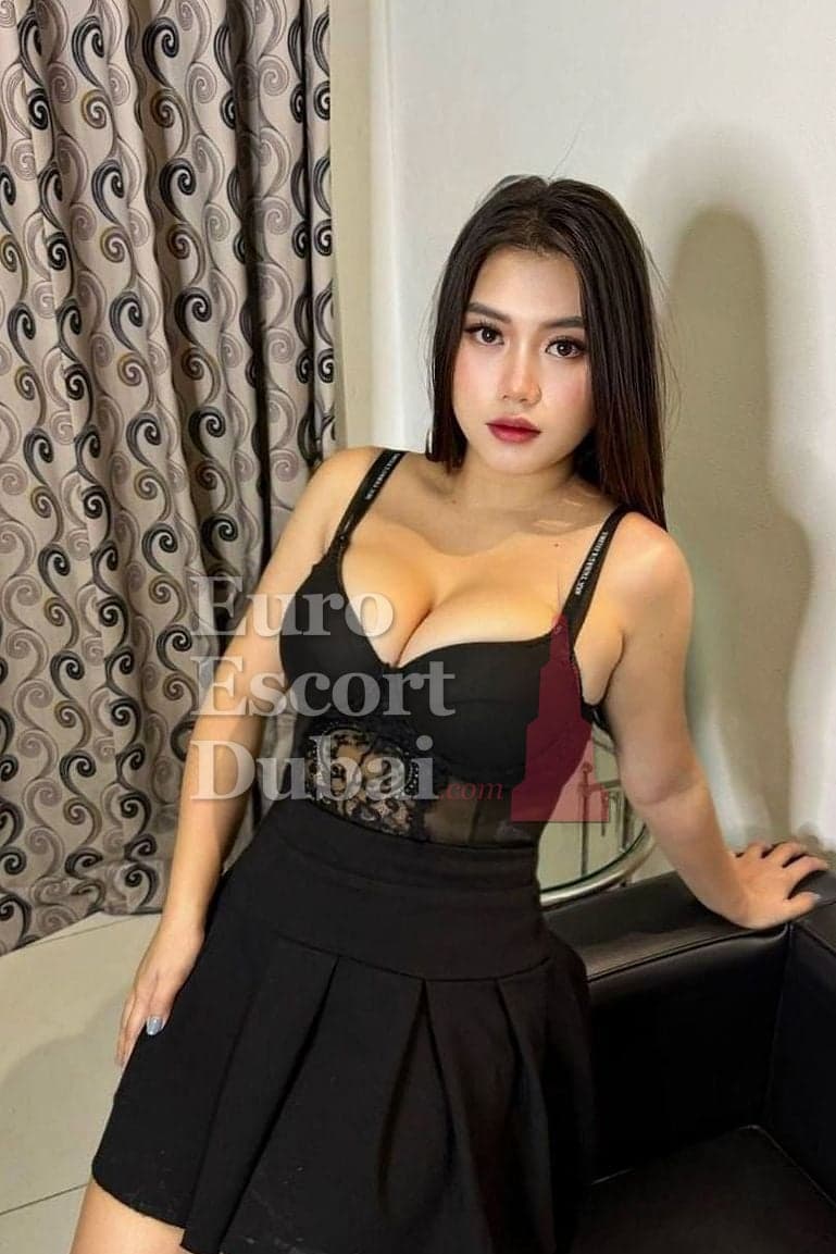 Nadia, 22, escort in Abu Dhabi — 167 cm, black hair (photo 3 of 10)