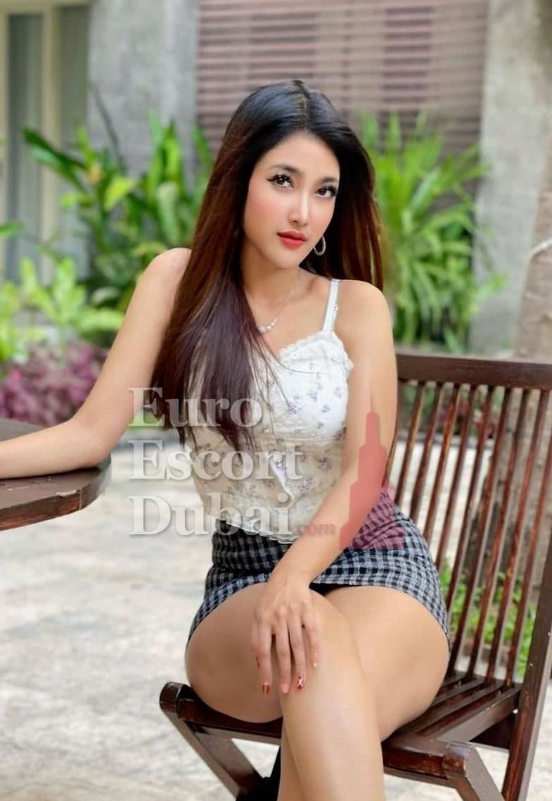 Thao, 20, escort in Dubai — black hair, 167 cm (photo 3 of 7)