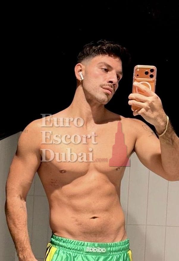 Jorge, 29, escort in Dubai — 170 cm, black hair (photo 4 of 6)