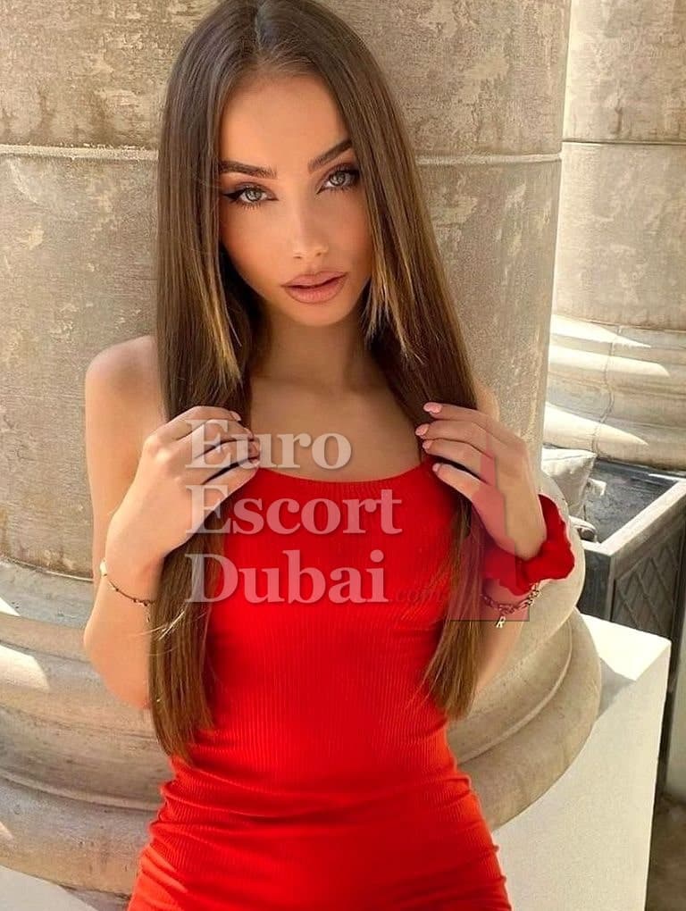 Leonie, 21, escort in Dubai — French, 168 cm (photo 2 of 6)