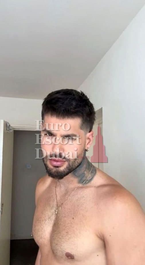 Ali, 30, escort in Dubai — black hair, 183 cm (photo 7 of 9)