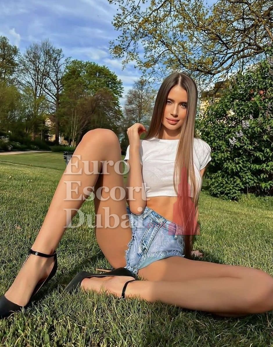 Andie, 26, escort in Dubai — blonde hair, 168 cm (photo 5 of 6)