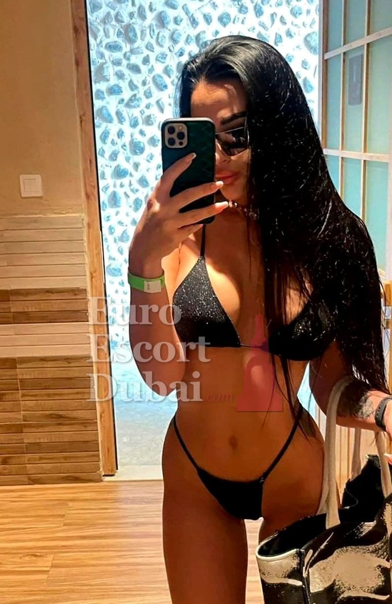 Larisa, 28, escort in Dubai — 167 cm, brown hair (photo 6 of 10)