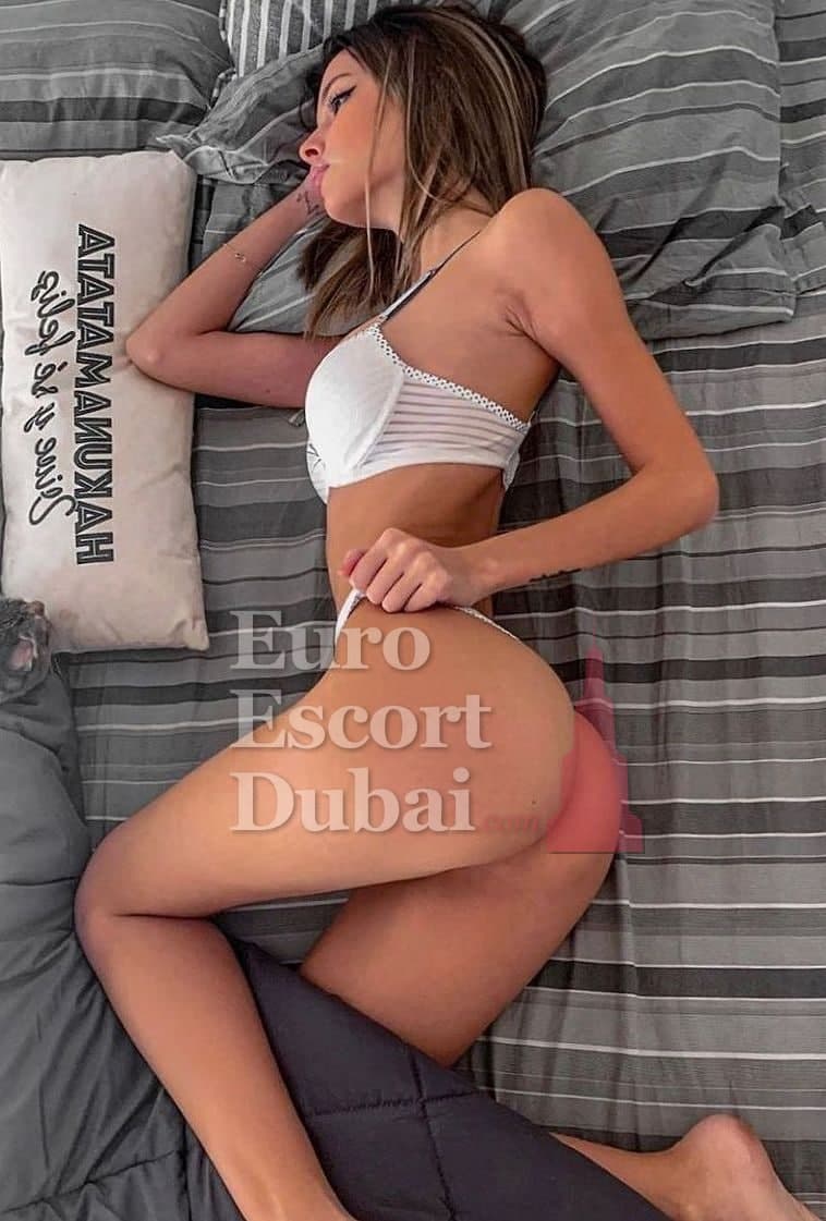 Frida, 31, escort in Abu Dhabi — 168 cm, blonde hair (photo 6 of 6)