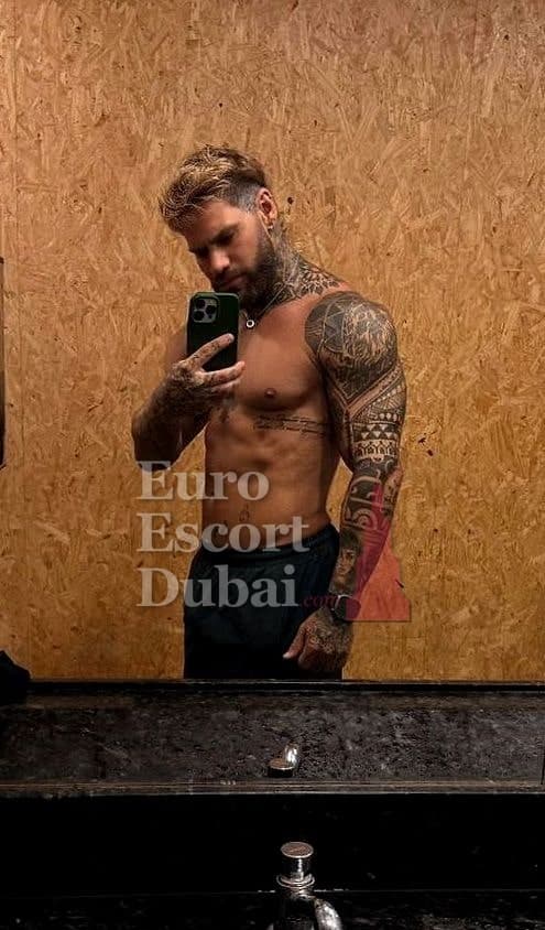Harry, 31, escort in Dubai — blonde hair, 178 cm (photo 9 of 13)