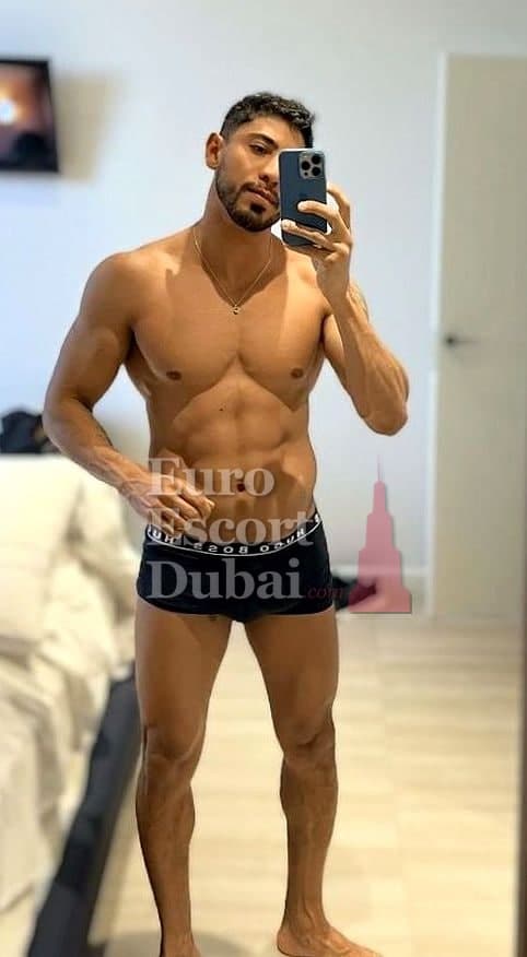 Elijah, 28, escort in Dubai — 185 cm, black hair (photo 12 of 13)