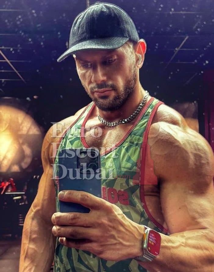 Zane, 38, escort in Dubai — 178 cm, black hair (photo 8 of 11)